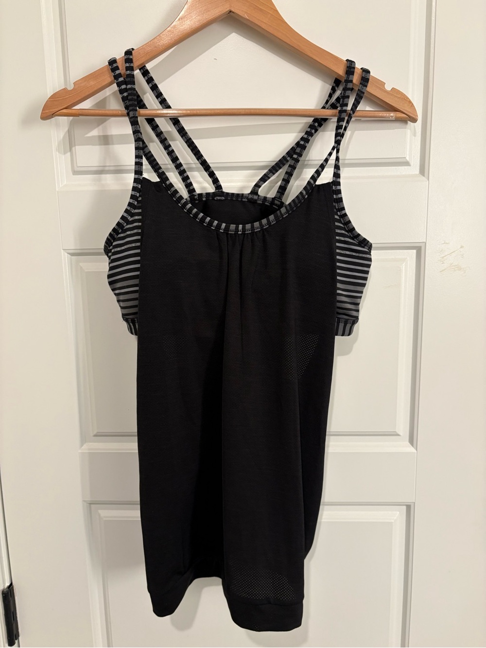 Athleta Black Built-In Bra Workout Tank Top Medium